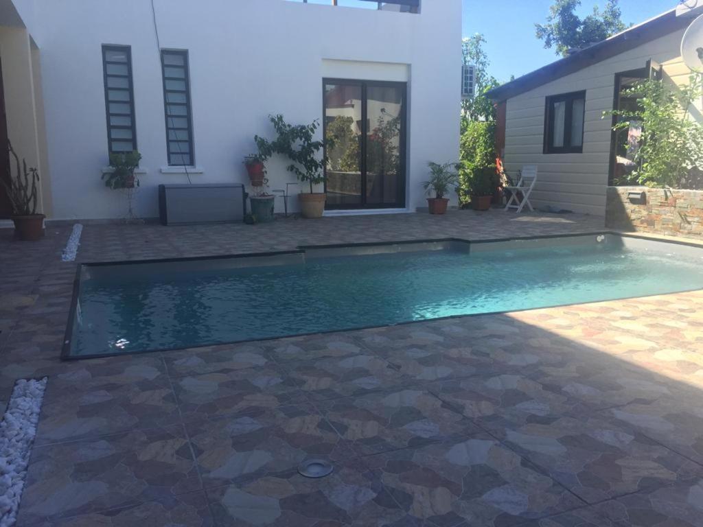 Nicole Residence Avec Piscine Chauffee & Jacuzzi Saint-Andre Exterior photo