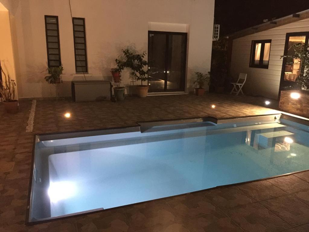 Nicole Residence Avec Piscine Chauffee & Jacuzzi Saint-Andre Exterior photo